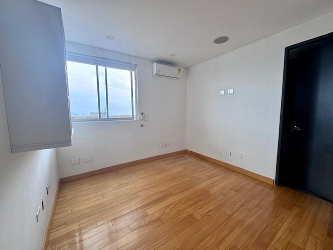 Apartamento de 3 alcobas en arriendo en Señorial, Envigado, 306 m² · foto 13 de 20