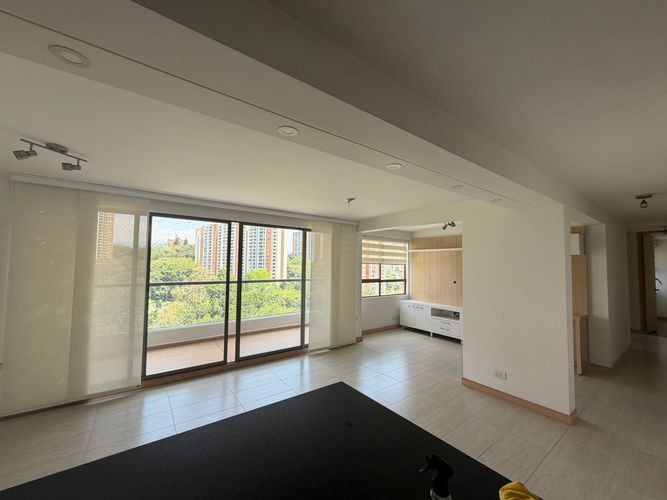 Apartamento de 3 alcobas en venta en Belén, Medellín, 96 m² · foto 2 de 17