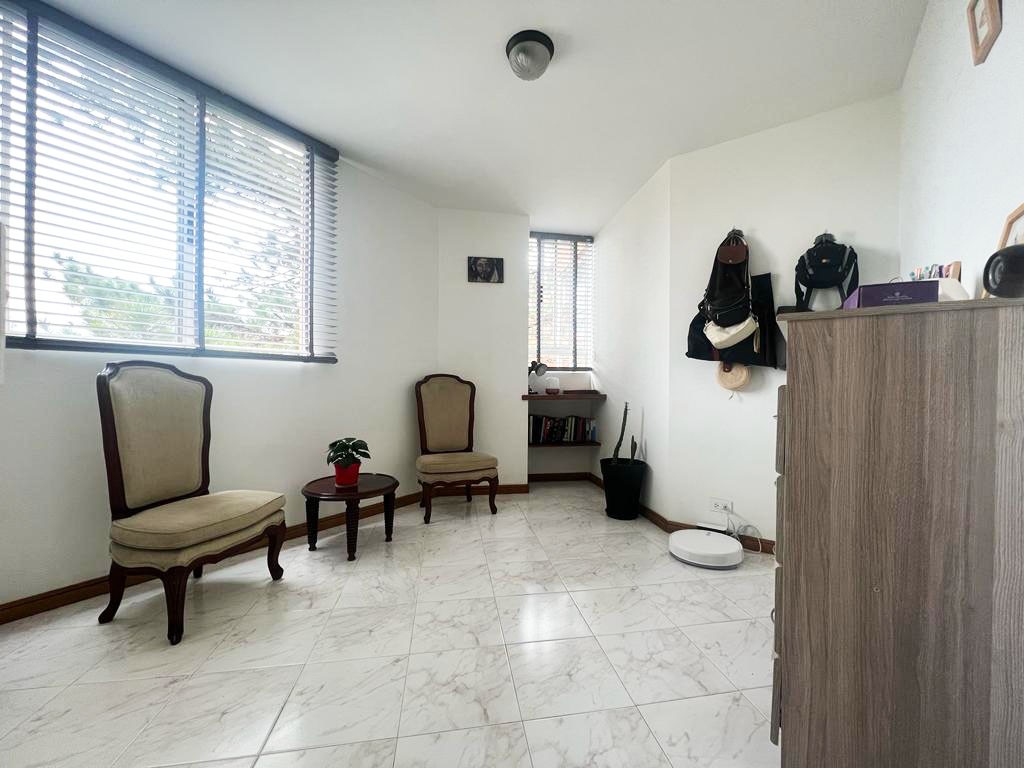 Apartamento en venta en El Poblado, Medellín · foto 5 de 12