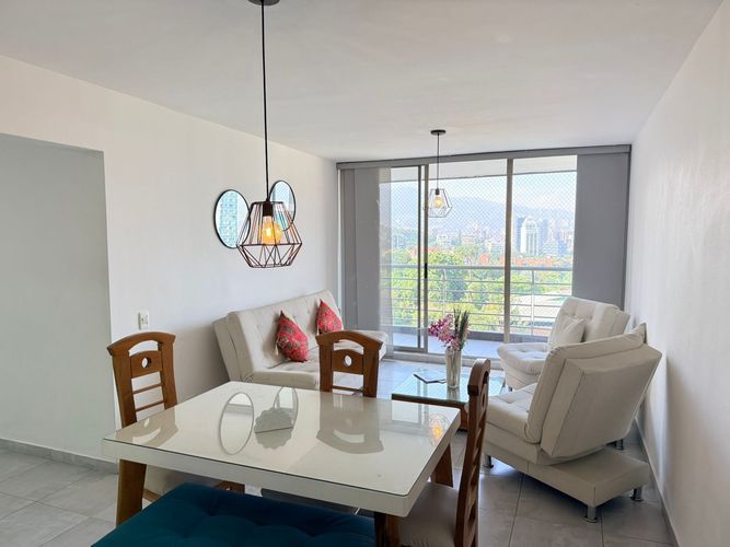 Apartamento de 3 alcobas en arriendo en El Poblado, Medellín, 84 m² · foto 2 de 17