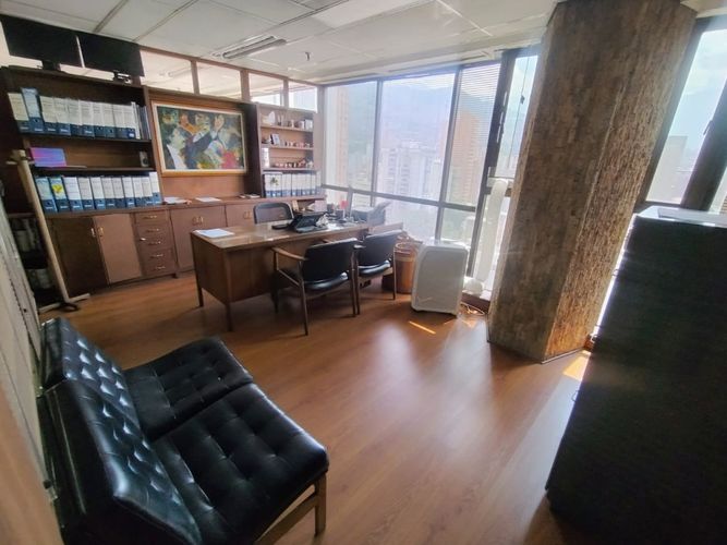 Oficina en venta en La Candelaria, Medellín, 244 m² · foto 2 de 20