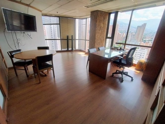 Oficina en venta en La Candelaria, Medellín, 244 m² · foto 3 de 20
