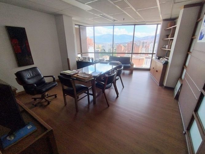 Oficina en venta en La Candelaria, Medellín, 244 m² · foto 10 de 20