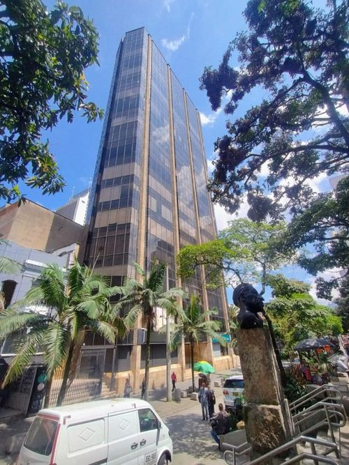 Oficina en venta en La Candelaria, Medellín, 244 m² · foto 19 de 20