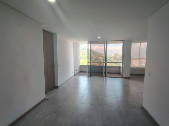 Apartamento de 2 alcobas en arriendo en Pantanillo, Envigado, 86 m² · foto 2 de 16