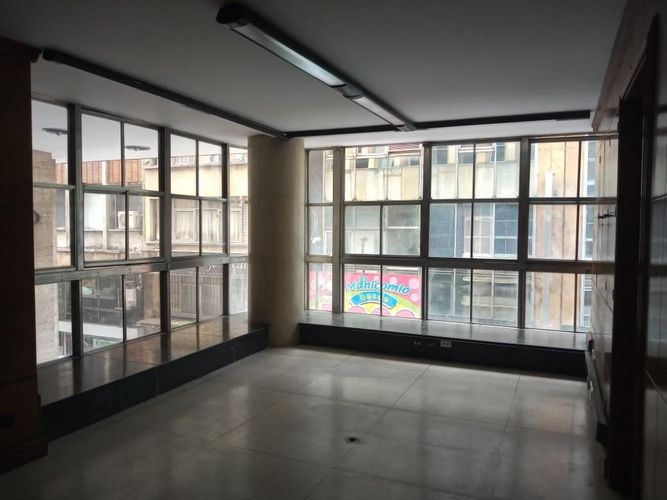 Oficina en arriendo en La Candelaria, Medellín, 674 m² · foto 7 de 24