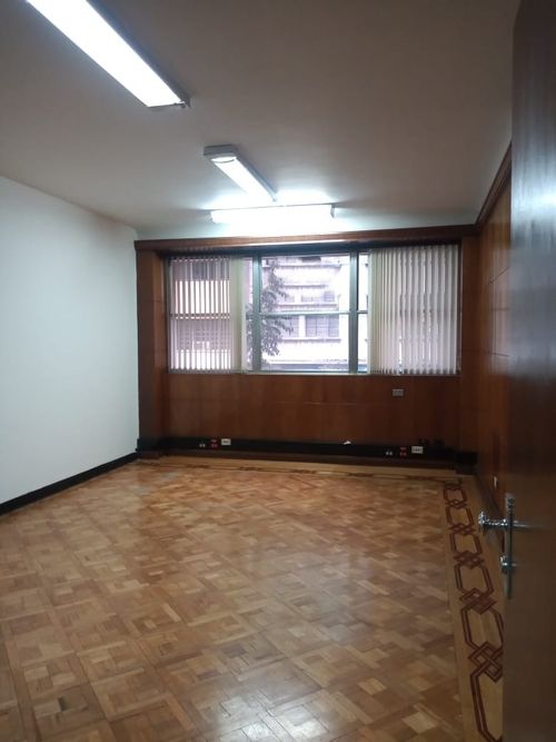 Oficina en arriendo en La Candelaria, Medellín, 674 m² · foto 8 de 24