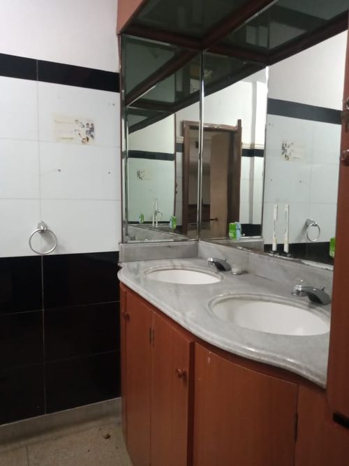 Oficina en arriendo en La Candelaria, Medellín, 674 m² · foto 18 de 24