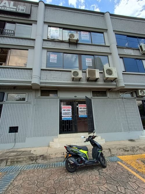 Oficina en arriendo en Las Vegas, Envigado, 241 m² · foto 2 de 24