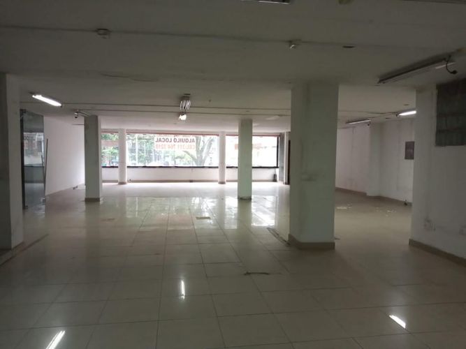Local en arriendo en La Candelaria, Medellín, 475 m² · foto 2 de 14
