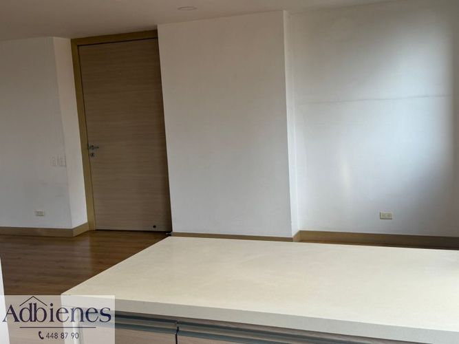 Apartamento de 3 alcobas en venta en El Poblado, Medellín, 135 m² · foto 2 de 24