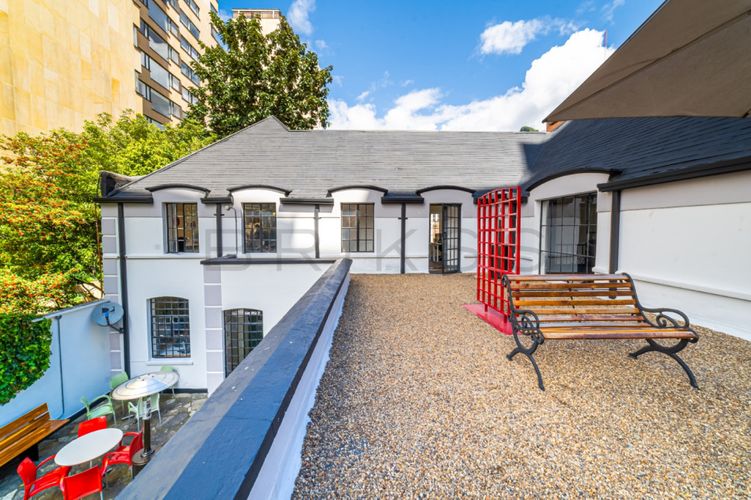 Casa de 6 alcobas en venta en Los Rosales, Bogotá, 600 m² · foto 12 de 13