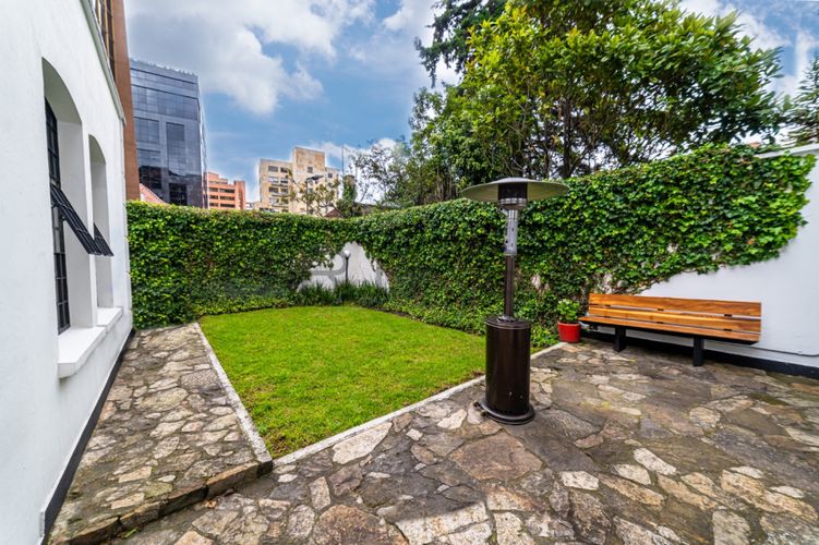 Casa de 6 alcobas en venta en Los Rosales, Bogotá, 600 m² · foto 13 de 13