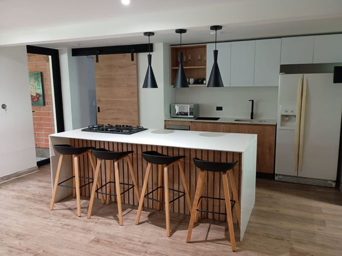Apartamento de 4 alcobas en venta en Las Lomas, Medellín, 154 m² · foto 2 de 23