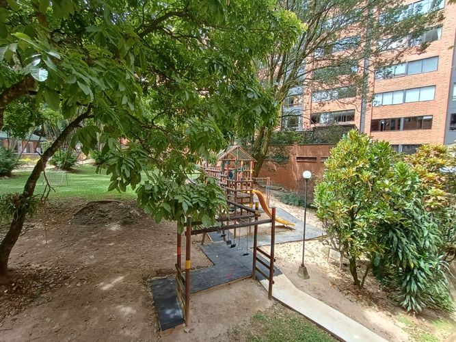 Apartamento de 4 alcobas en venta en Las Lomas, Medellín, 154 m² · foto 21 de 23