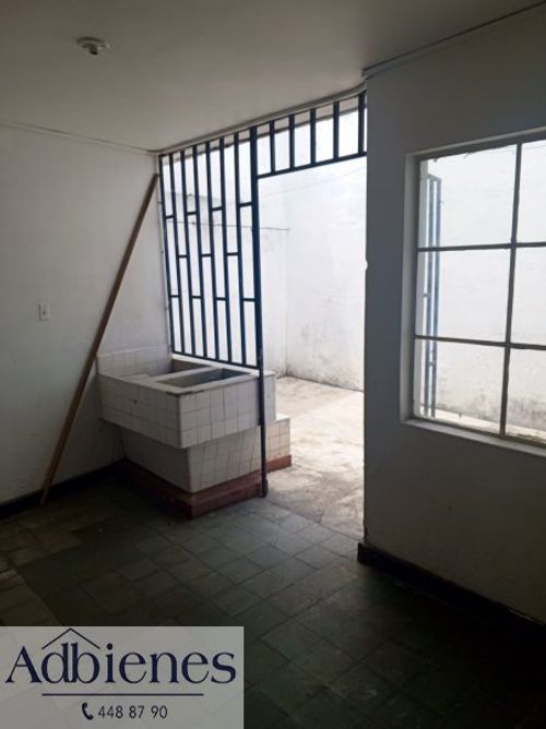 Casa de 11 alcobas en venta en Laureles, Medellín, 322 m² · foto 11 de 11