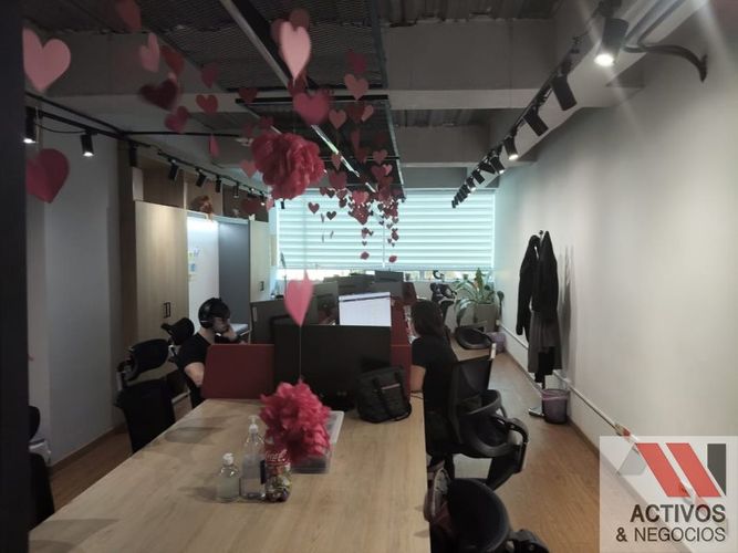 Oficina en arriendo en El Castillo, Medellín, 420 m² · foto 3 de 24