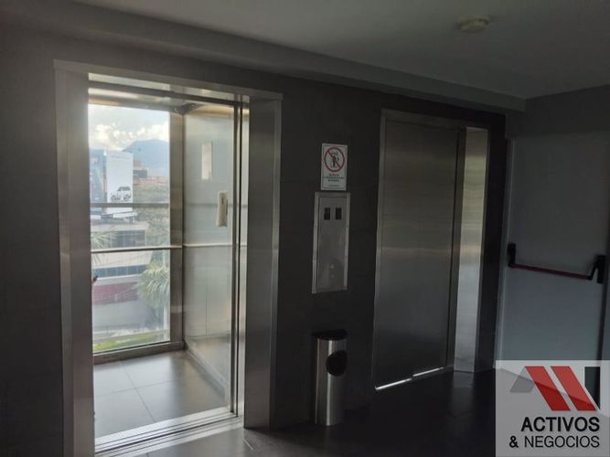 Oficina en arriendo en El Castillo, Medellín, 420 m² · foto 4 de 24