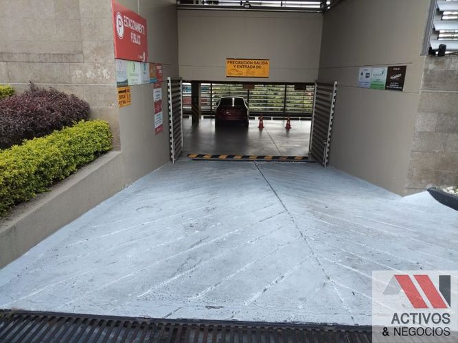 Oficina en arriendo en El Castillo, Medellín, 420 m² · foto 5 de 24