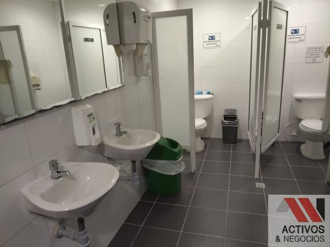 Oficina en arriendo en El Castillo, Medellín, 420 m² · foto 8 de 24