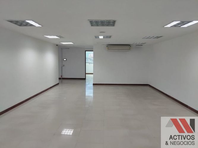 Oficina en arriendo en El Castillo, Medellín, 420 m² · foto 9 de 24