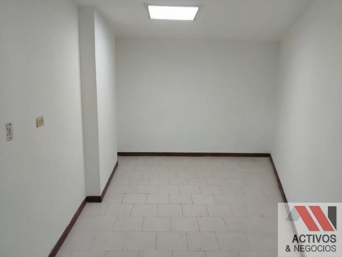 Oficina en arriendo en El Castillo, Medellín, 420 m² · foto 11 de 24