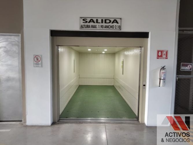 Oficina en arriendo en El Castillo, Medellín, 420 m² · foto 21 de 24