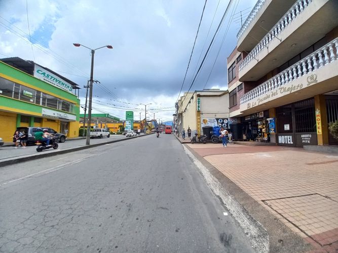 Edificio en venta en Centro, Ibagué, 1500 m² · foto 2 de 24