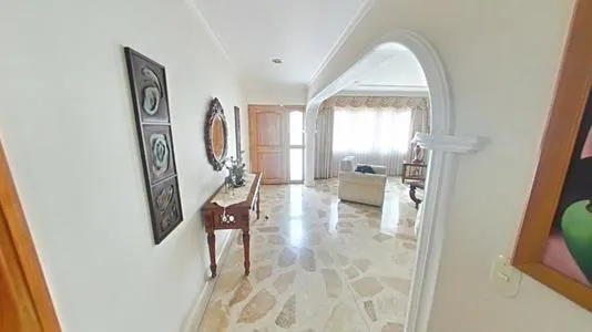 CIRCULAR 76 # 38 - 25 Laureles