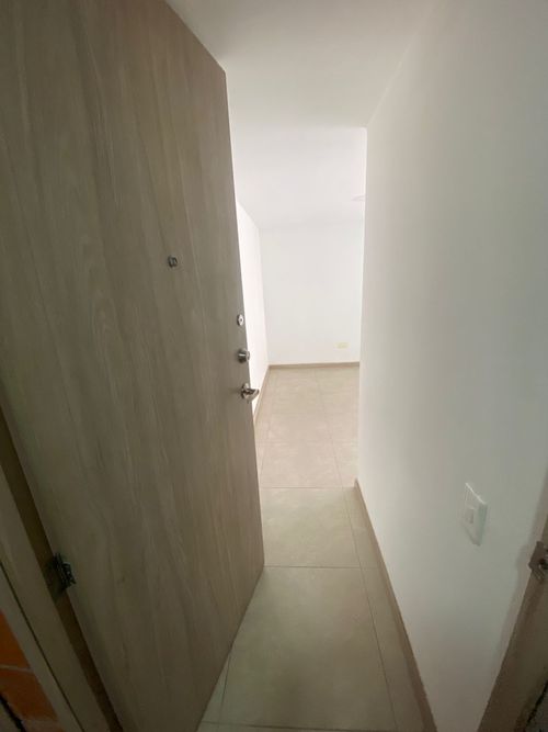 Apartamento de 2 alcobas en venta en Las Lomitas, Sabaneta, 68 m² · foto 2 de 13