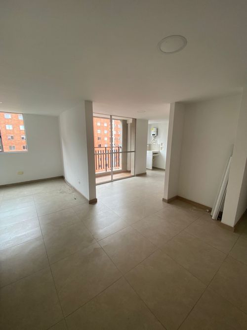 Apartamento de 2 alcobas en venta en Las Lomitas, Sabaneta, 68 m² · foto 3 de 13