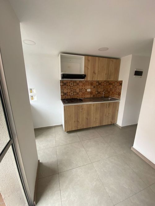Apartamento de 2 alcobas en venta en Las Lomitas, Sabaneta, 68 m² · foto 4 de 13