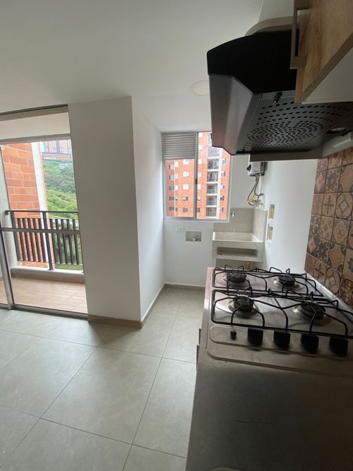 Apartamento de 2 alcobas en venta en Las Lomitas, Sabaneta, 68 m² · foto 6 de 13
