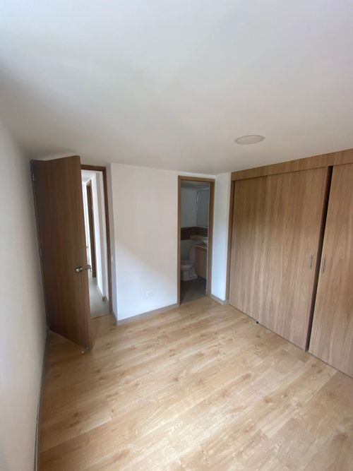 Apartamento de 2 alcobas en venta en Las Lomitas, Sabaneta, 68 m² · foto 10 de 13