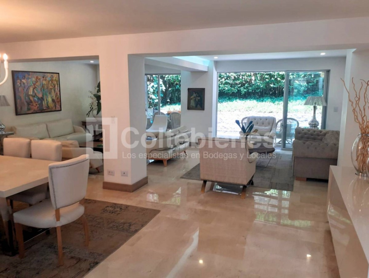 Casa en arriendo en Castropol, Medellín · foto 2 de 24