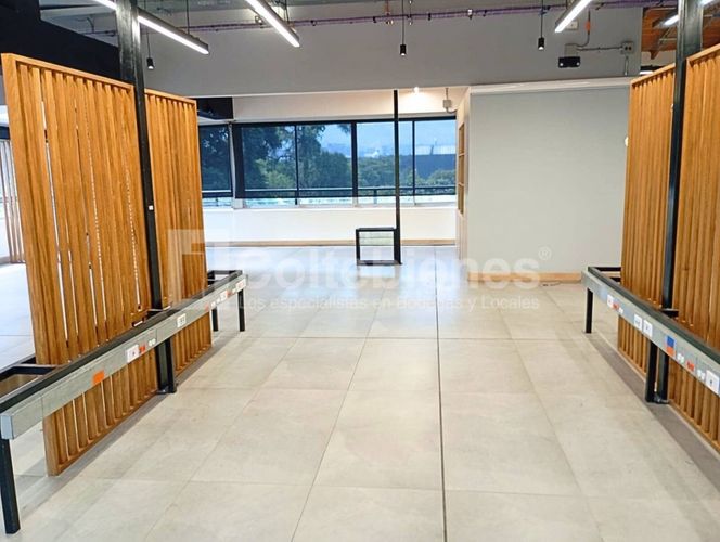 Oficina en arriendo en El Poblado, Medellín, 250 m² · foto 3 de 19
