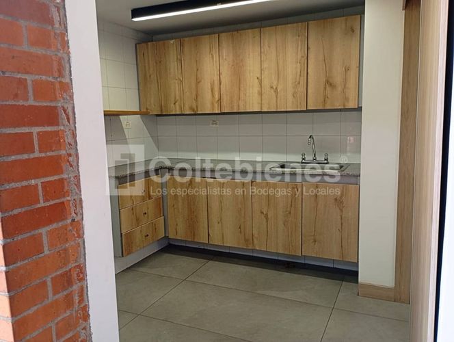 Oficina en arriendo en El Poblado, Medellín, 250 m² · foto 10 de 19