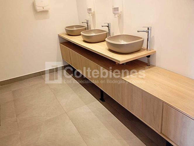 Oficina en arriendo en El Poblado, Medellín, 250 m² · foto 13 de 19