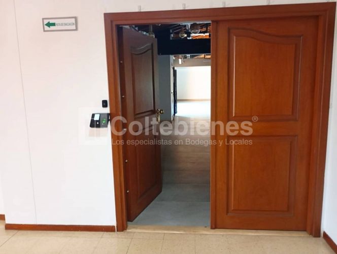 Oficina en arriendo en El Poblado, Medellín, 250 m² · foto 18 de 19