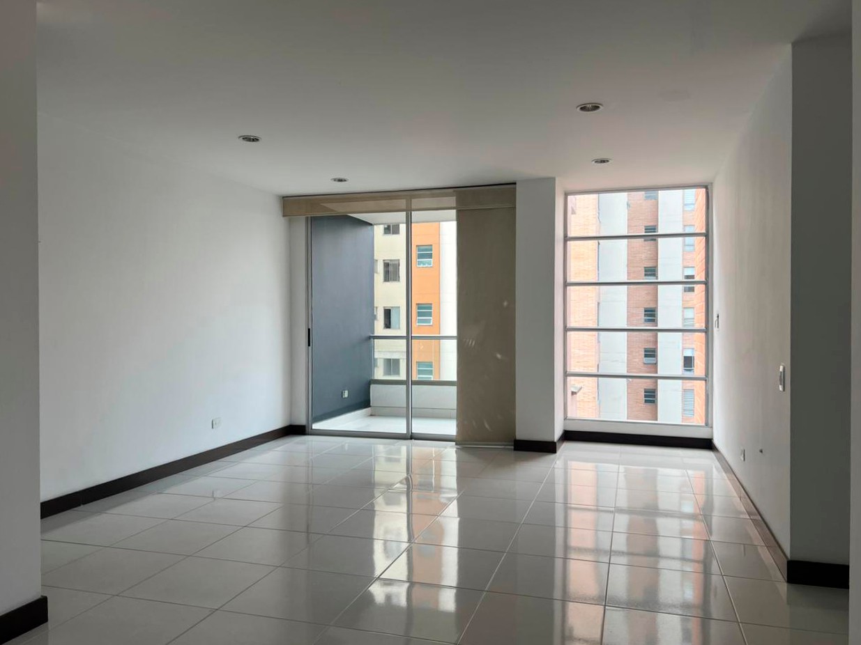 Apartamento en venta en Loma Del Chocho, Envigado · foto 2 de 17