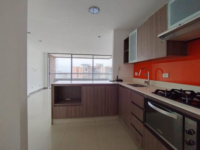 Apartamento de 3 alcobas en arriendo en Villa Carlota, Medellín, 95 m² · foto 2 de 24