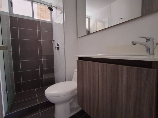 Apartamento de 3 alcobas en arriendo en Villa Carlota, Medellín, 95 m² · foto 23 de 24