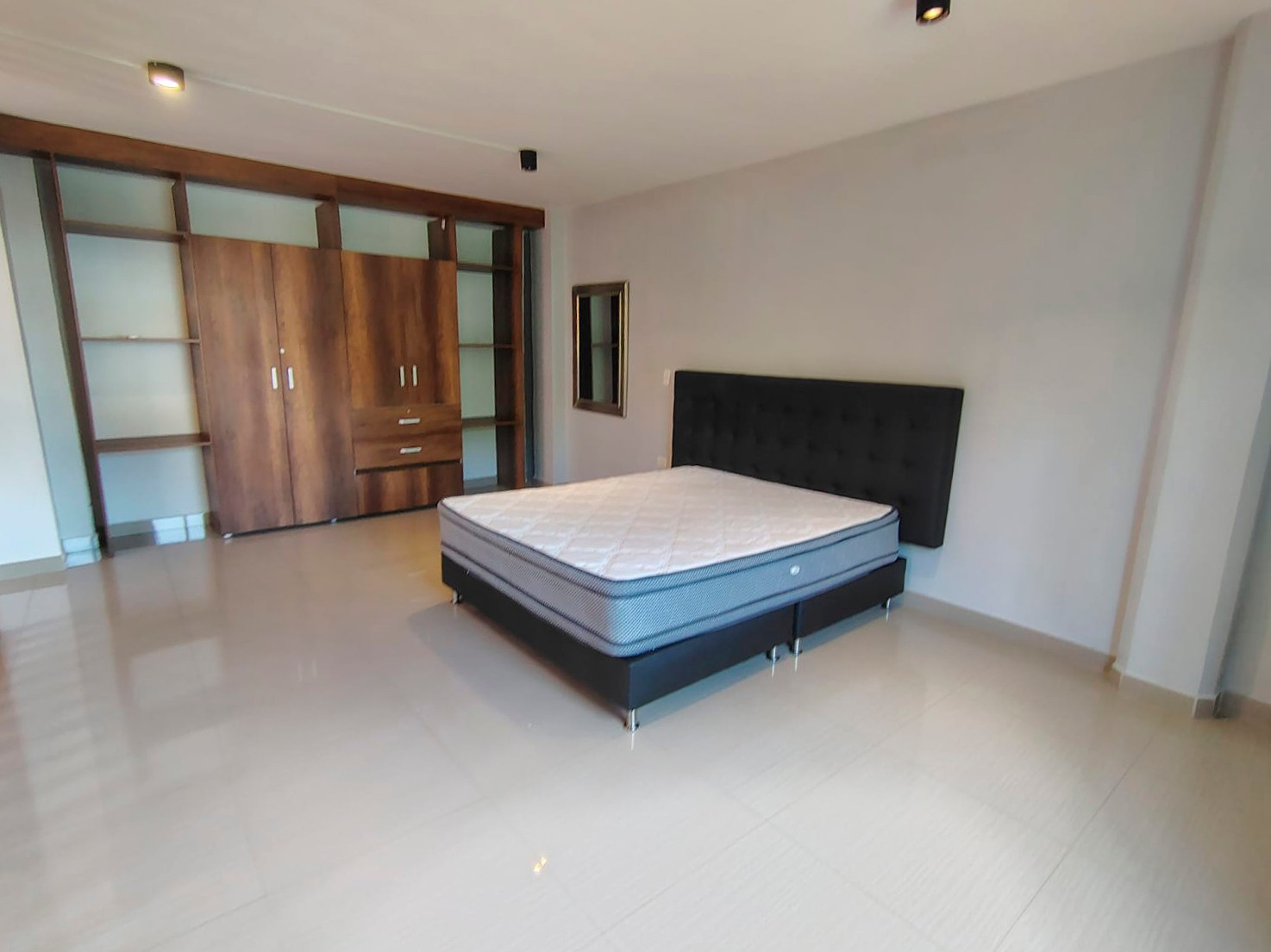 Apartamento en venta en El Poblado, Medellín · foto 3 de 10