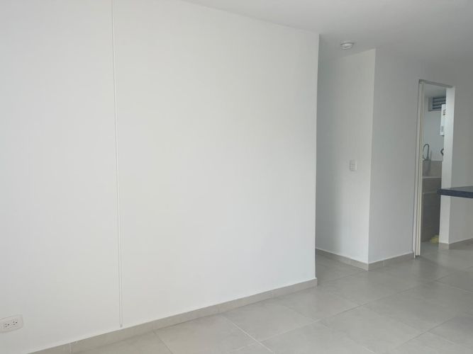 Apartamento de 3 alcobas en venta en Tres Esquinas, Sabaneta, 55 m² · foto 8 de 19