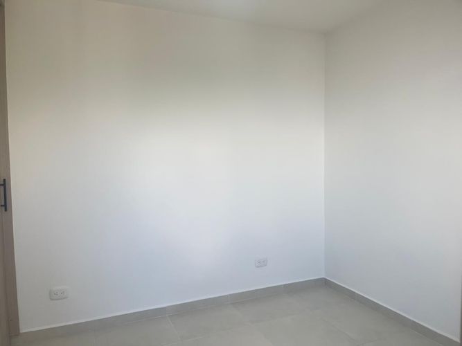 Apartamento de 3 alcobas en venta en Tres Esquinas, Sabaneta, 55 m² · foto 9 de 19