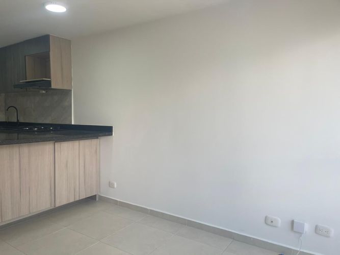 Apartamento de 3 alcobas en venta en Tres Esquinas, Sabaneta, 55 m² · foto 6 de 19
