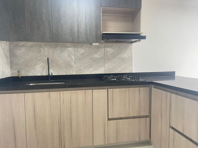 Apartamento de 3 alcobas en venta en Tres Esquinas, Sabaneta, 55 m² · foto 2 de 19