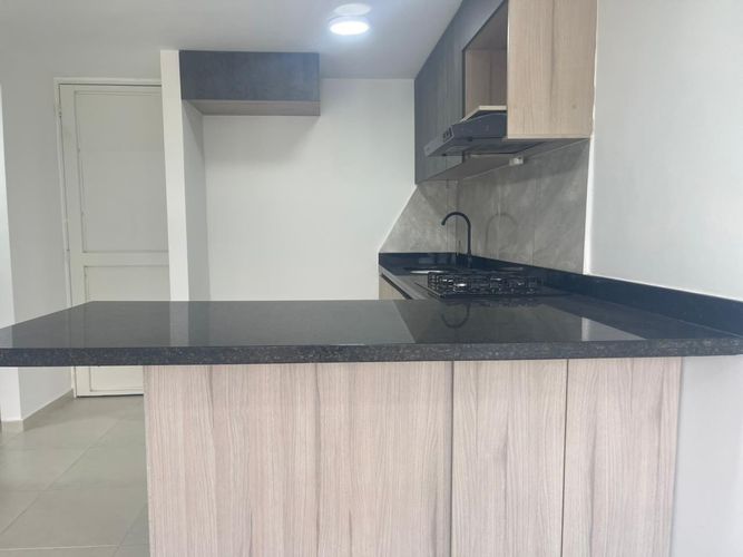 Apartamento de 3 alcobas en venta en Tres Esquinas, Sabaneta, 55 m² · foto 4 de 19