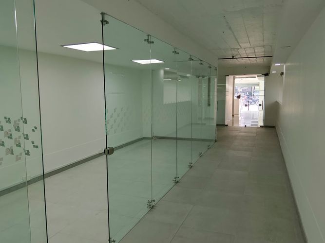Oficina en arriendo en El Poblado, Medellín, 800 m² · foto 4 de 19