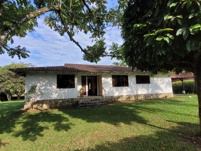 Casa de 3 alcobas en venta en Las Mercedes, Jamundí, 222 m² · foto 3 de 24
